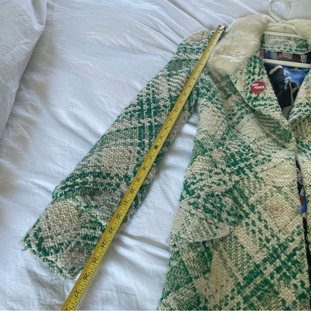 🌿 VINTAGE // MCGINN • green and cream plaid coat with fur collar and silk lining - Picture 10 of 11
